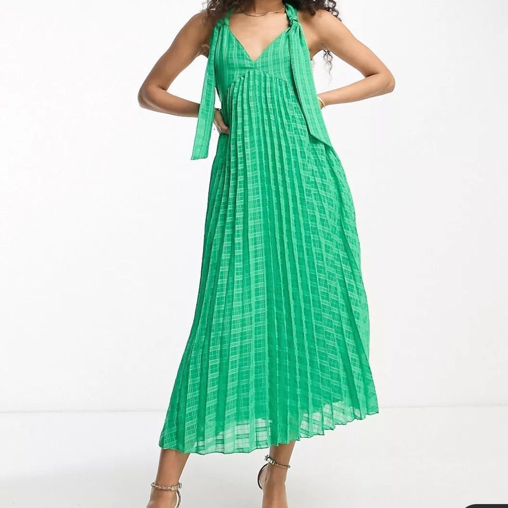 Elegant Green Pleated Dress